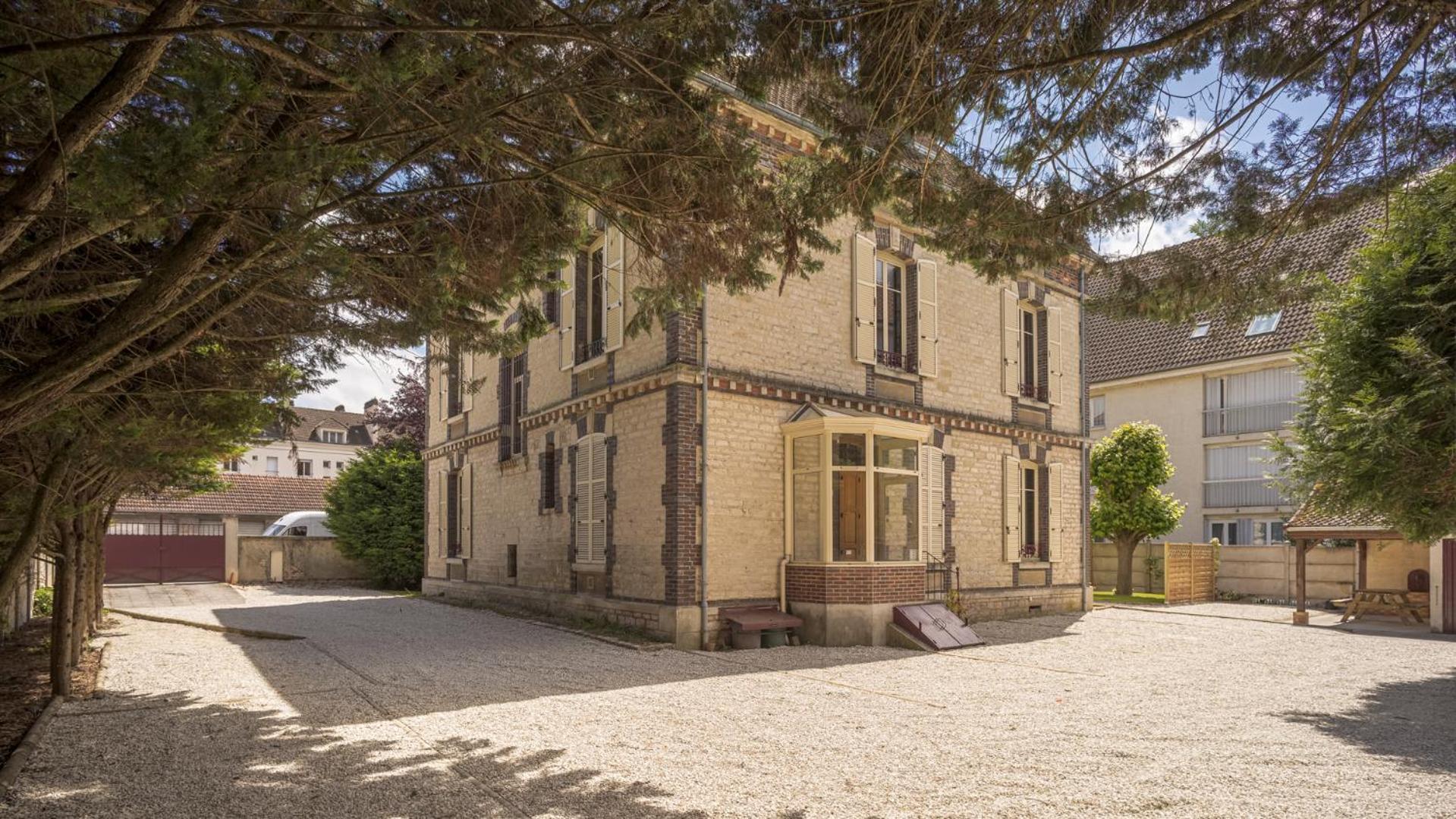Bonappart 1 - Charme Napoleonien & Confort Troyes Bagian luar foto