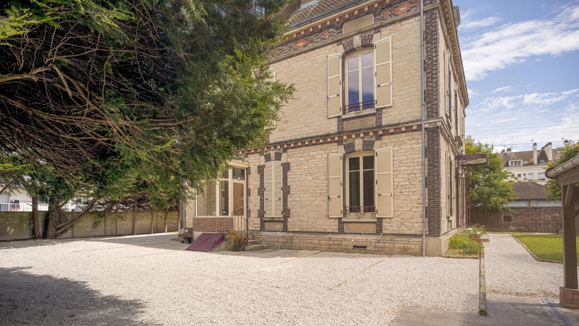 Bonappart 1 - Charme Napoleonien & Confort Troyes Bagian luar foto