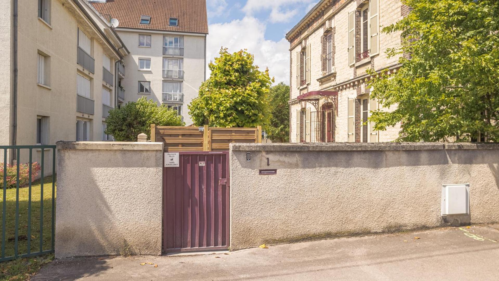 Bonappart 1 - Charme Napoleonien & Confort Troyes Bagian luar foto